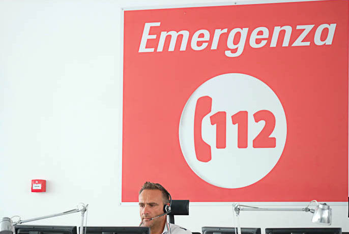 Operatori Nue 112 di Milano alla consolle