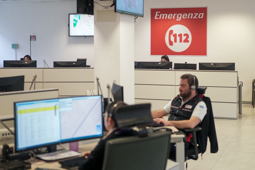 immagine La Centrale del Numero Unico di Emergenza di Milano compie 12 anni, auguri!