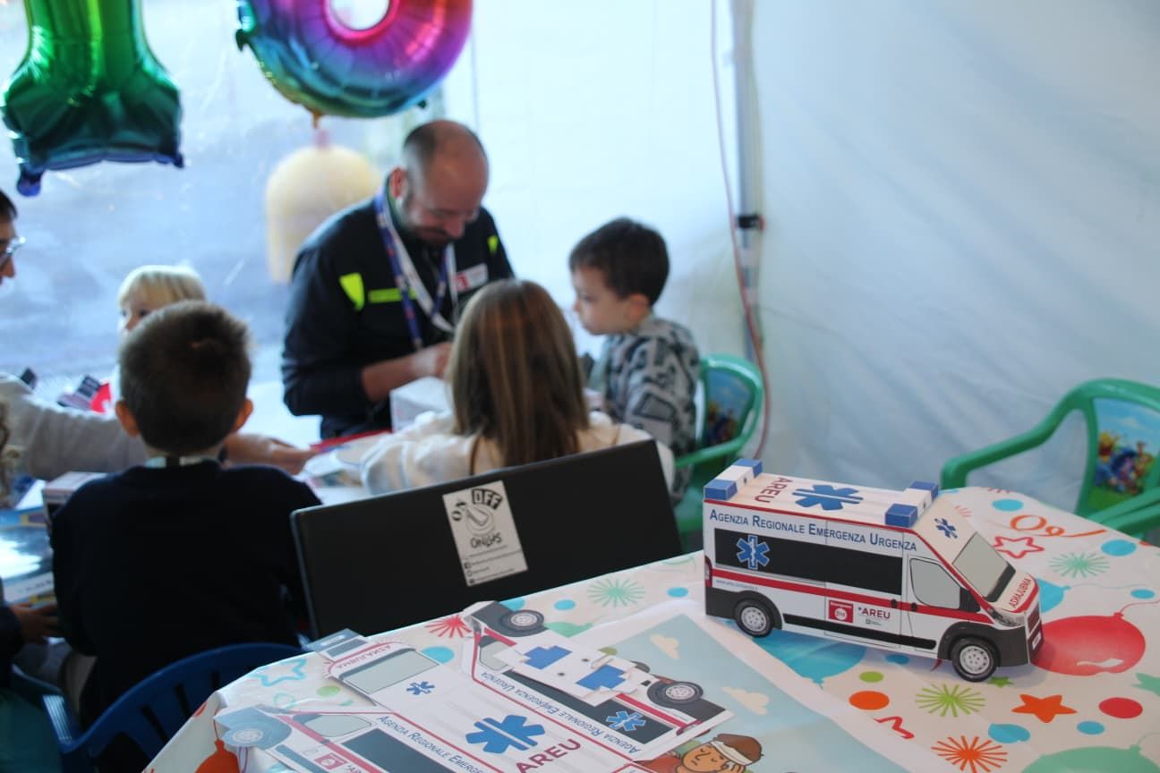 immagine I bambini nella Sala Operativa delle Alpi: una giornata per scoprire il lavoro di mamma e papà