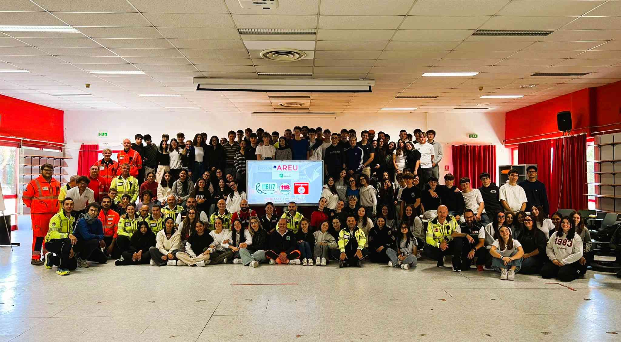 immagine Suzzara, 116 studenti imparano a salvare una vita: AREU entra in classe per la Giornata mondiale della Rianimazione cardiopolmonare