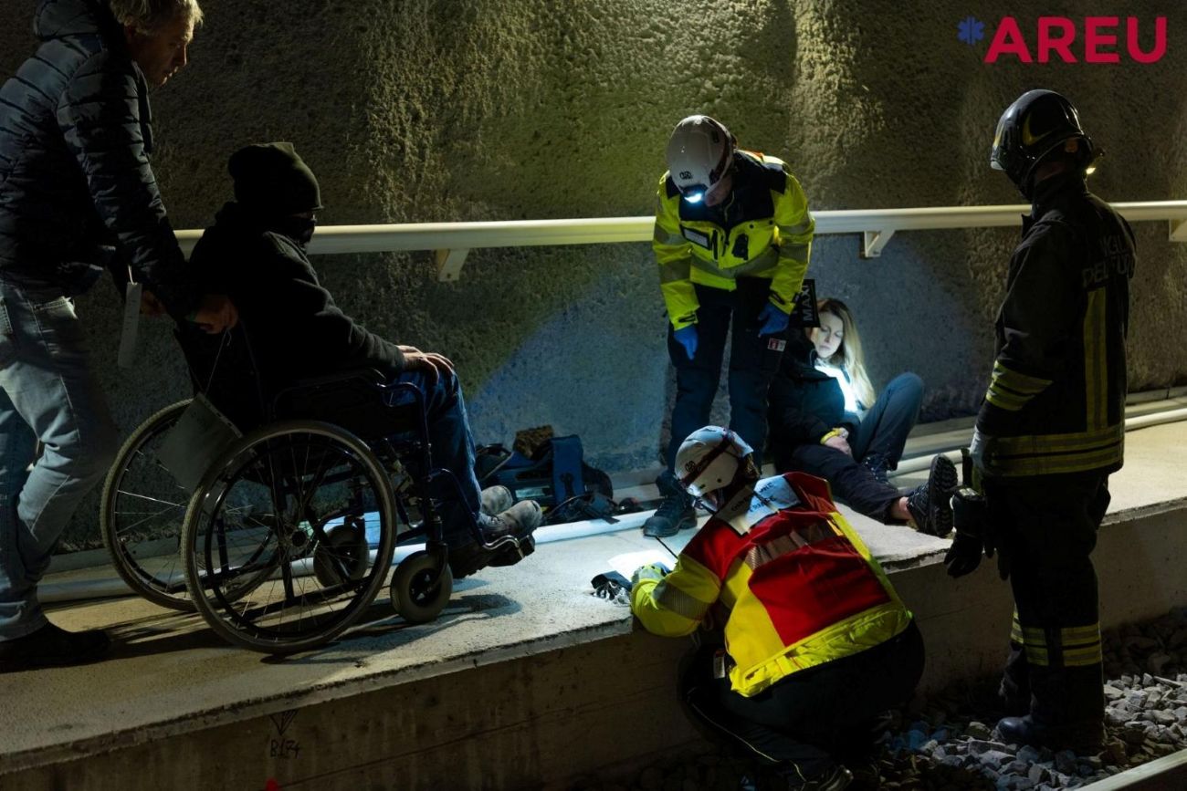 immagine Incidenti ferroviari complessi, maxi esercitazione in galleria a Malpensa. AREU al centro del coordinamento sanitario