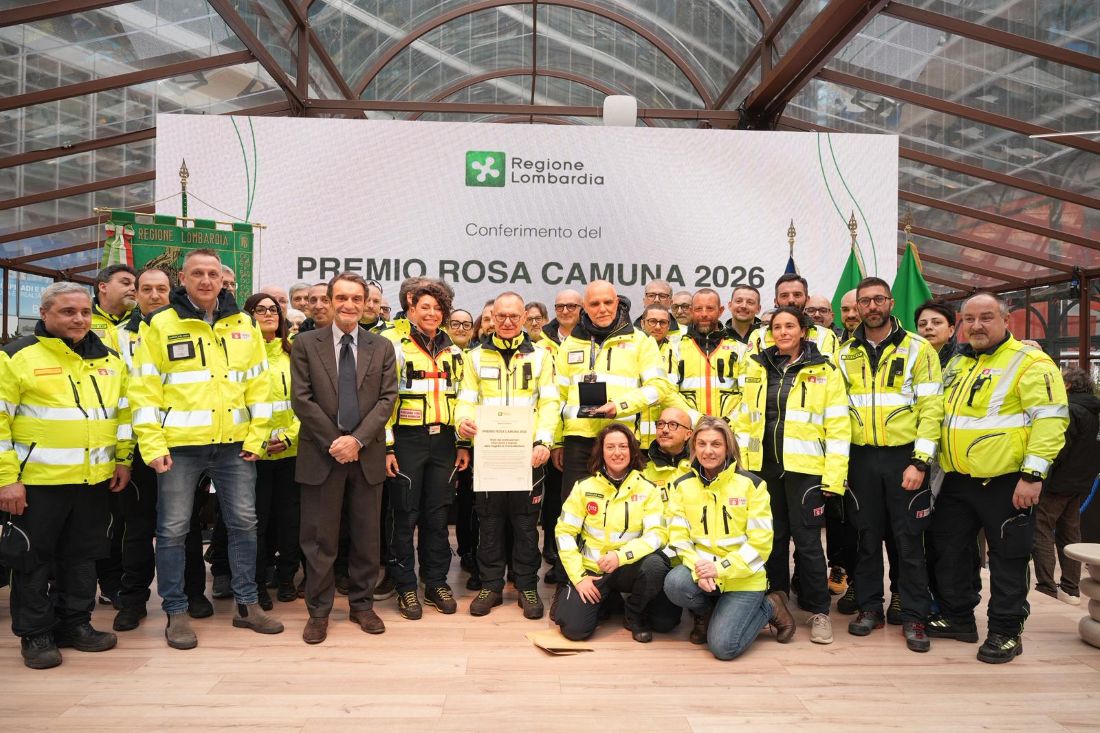 immagine Crans montana: dalla sala crisi attivata in poche ore all’evacuazione in elicottero di 12 giovani gravemente feriti. Il presidente Fontana consegna ad AREU la Rosa Camuna