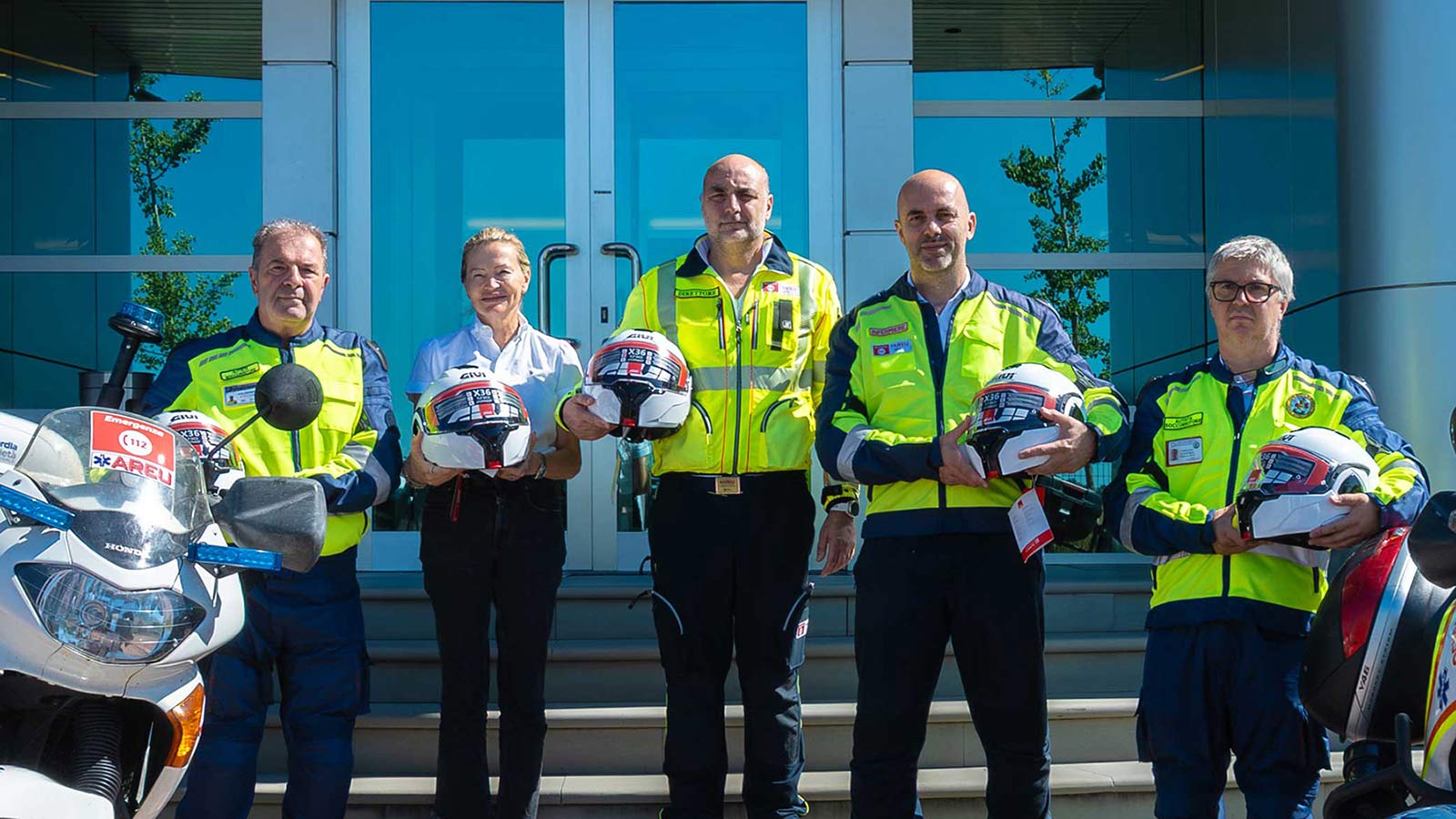 immagine Nuovi caschi per il servizio di motosoccorso sul Lago di Garda